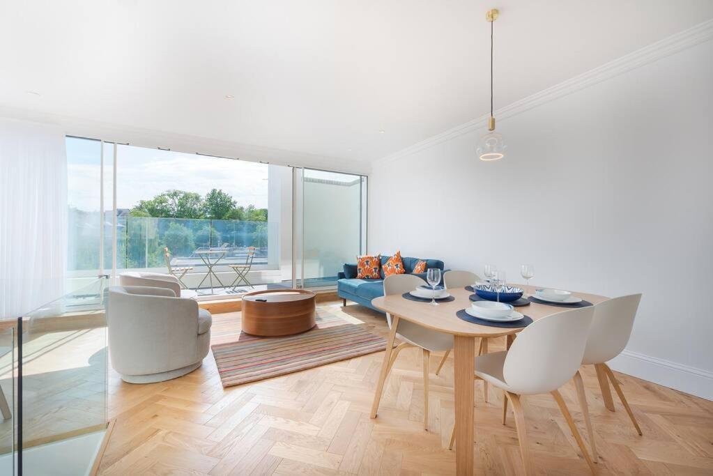 לונדון Stunning Two Bed Apartment Rh8 מראה חיצוני תמונה