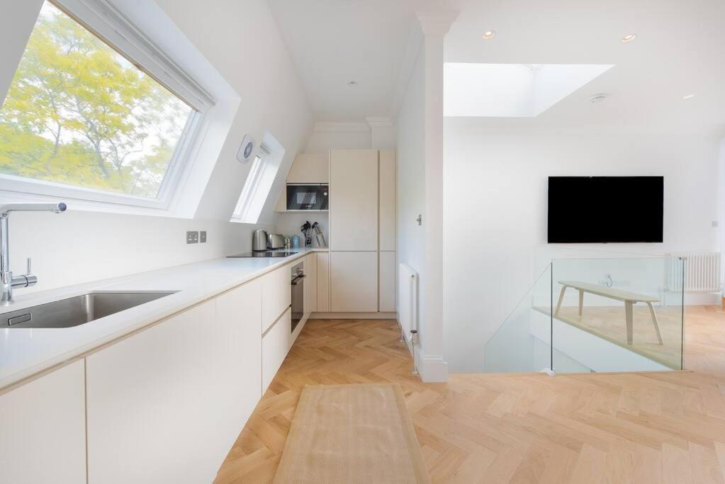 לונדון Stunning Two Bed Apartment Rh8 מראה חיצוני תמונה